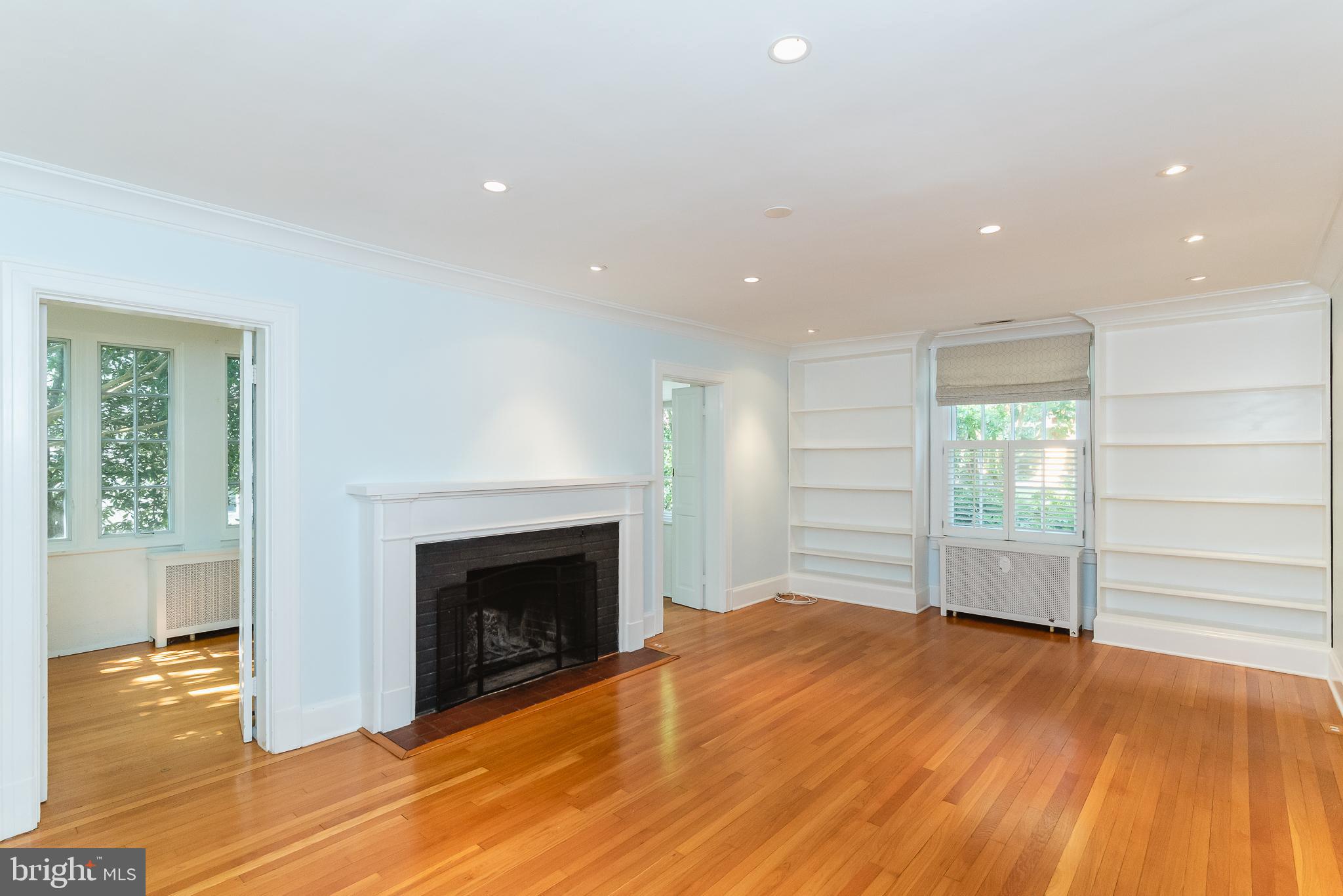 3806 Juniper Road Baltimore, MD 21218 - Photo 6 of 66 Living room w/built-ins.
