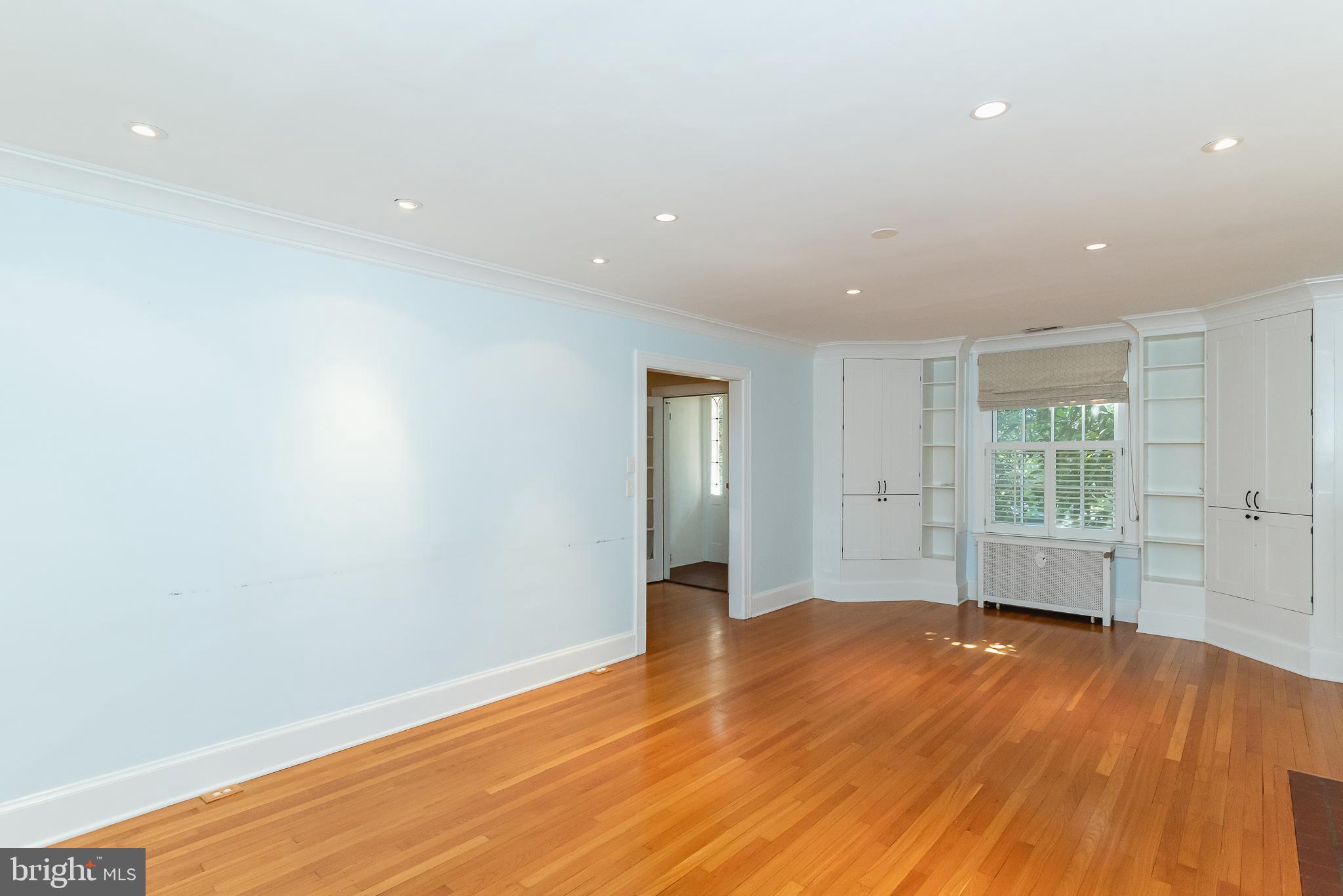 3806 Juniper Road Baltimore, MD 21218 - Photo 8 of 66 Living room/recessed lighting.