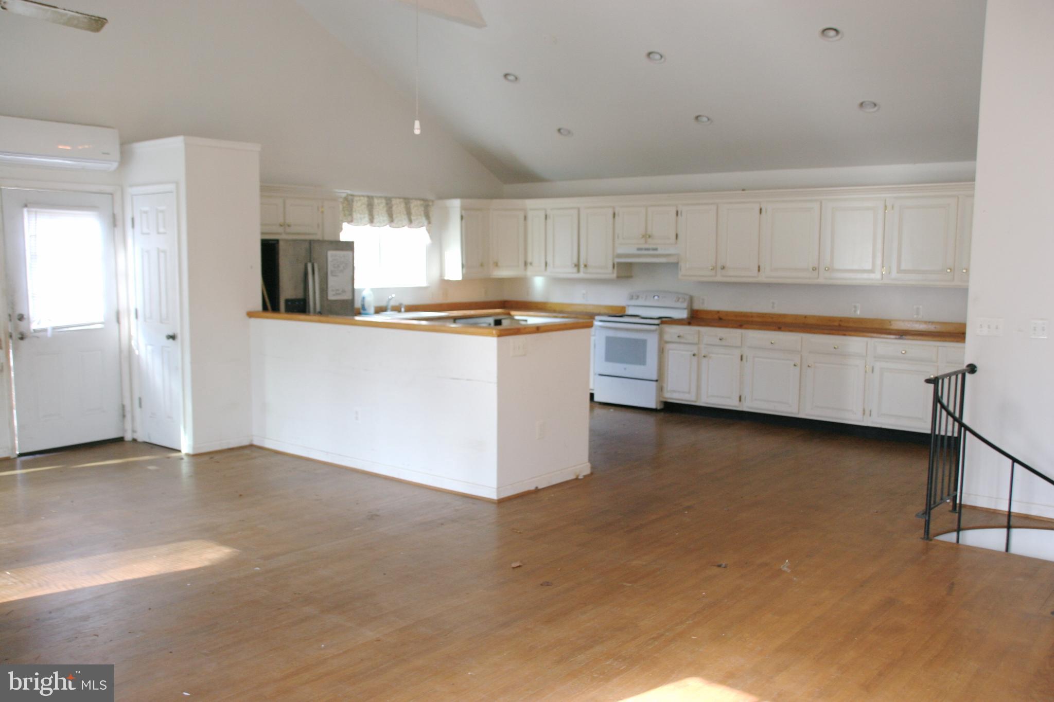 6208 Park Road McLean, VA 22101 - Photo 3 of 5 Vaulted ceiling in open concept kitchen/great room
