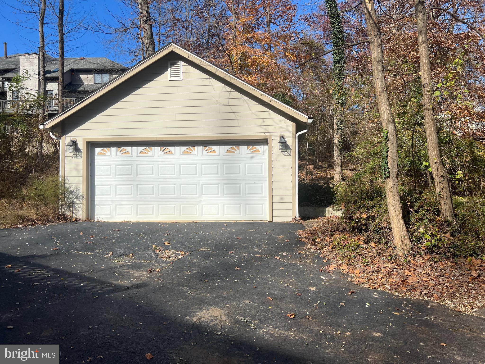 6208 Park Road McLean, VA 22101 - Photo 4 of 5 Detached two car garage