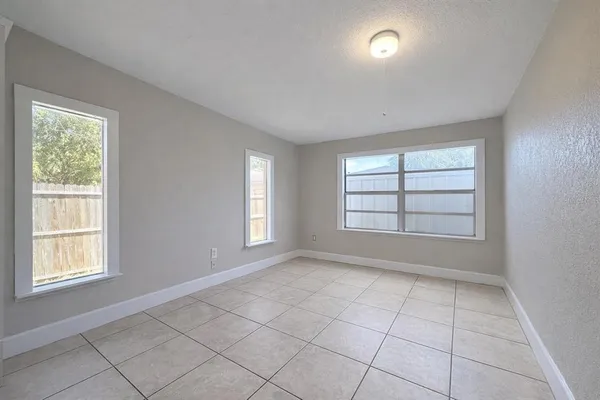 $2,750 | 7018 54th Avenue North, St. Petersburg, FL 33709