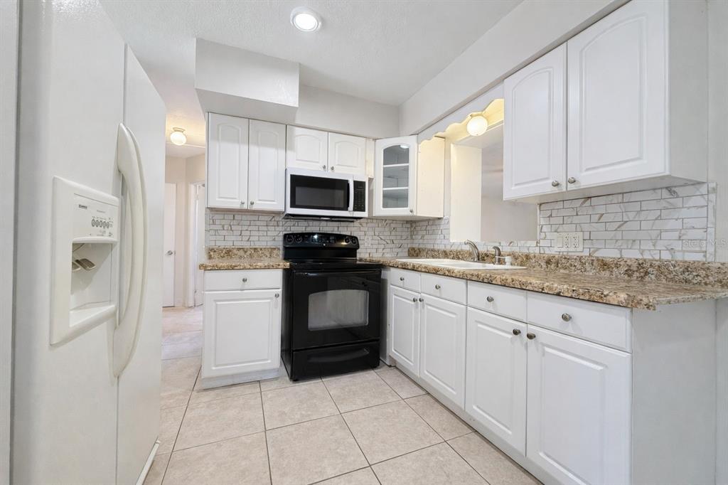 7018 54th Avenue North St. Petersburg, FL 33709 - Photo 2 of 19