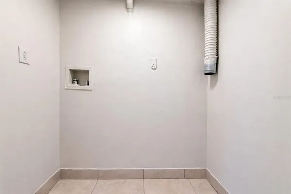 $2,750 | 7018 54th Avenue North, St. Petersburg, FL 33709