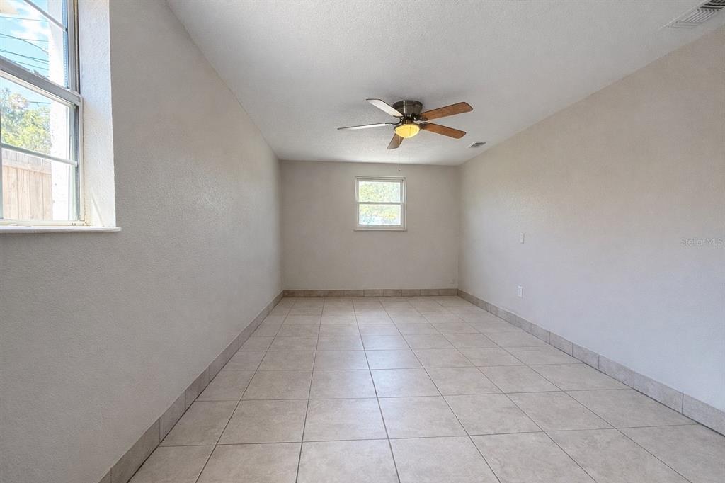 7018 54th Avenue North St. Petersburg, FL 33709 - Photo 9 of 19