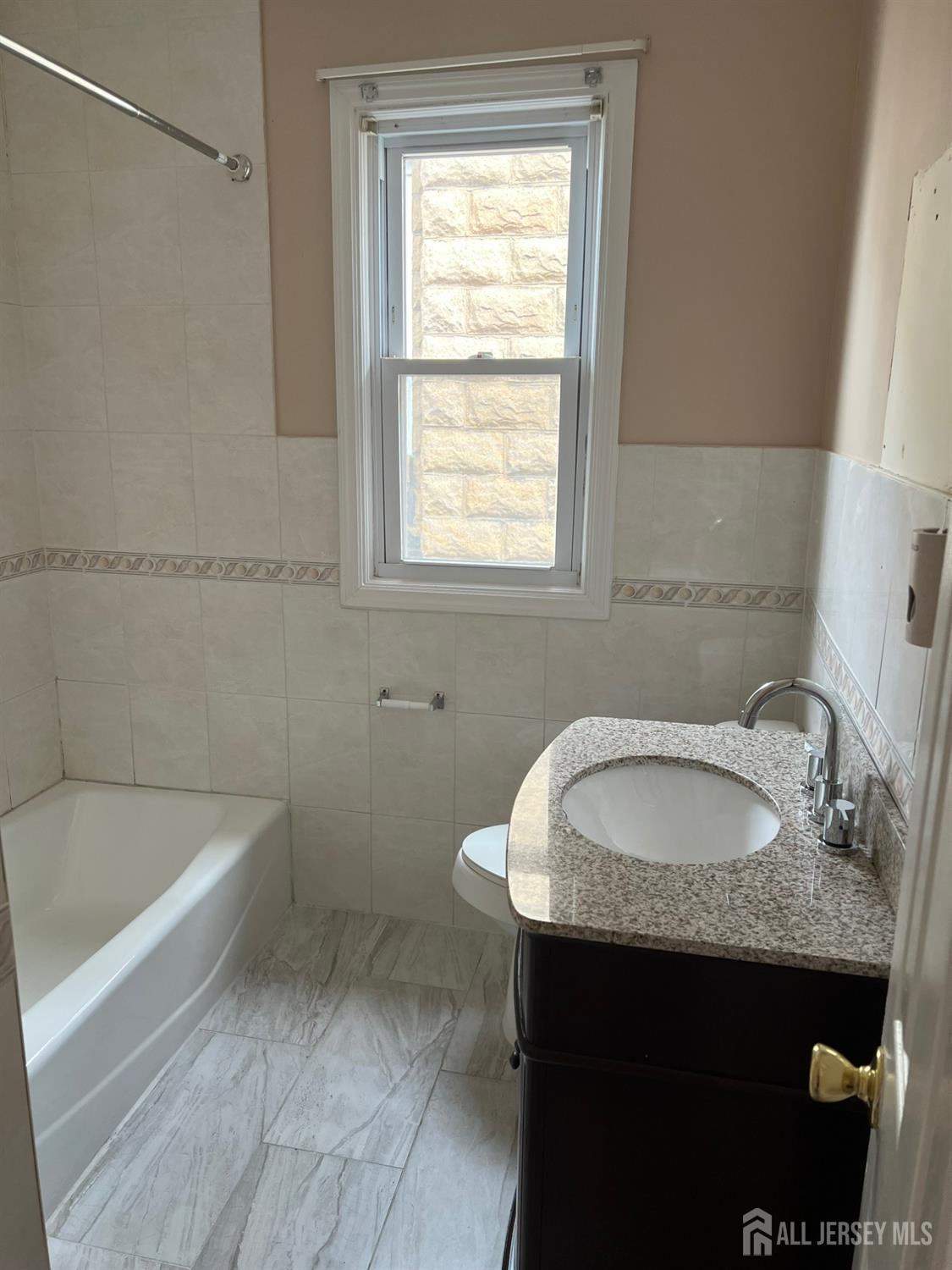 399 Park Avenue Perth Amboy, NJ 08861 - Photo 4 of 12