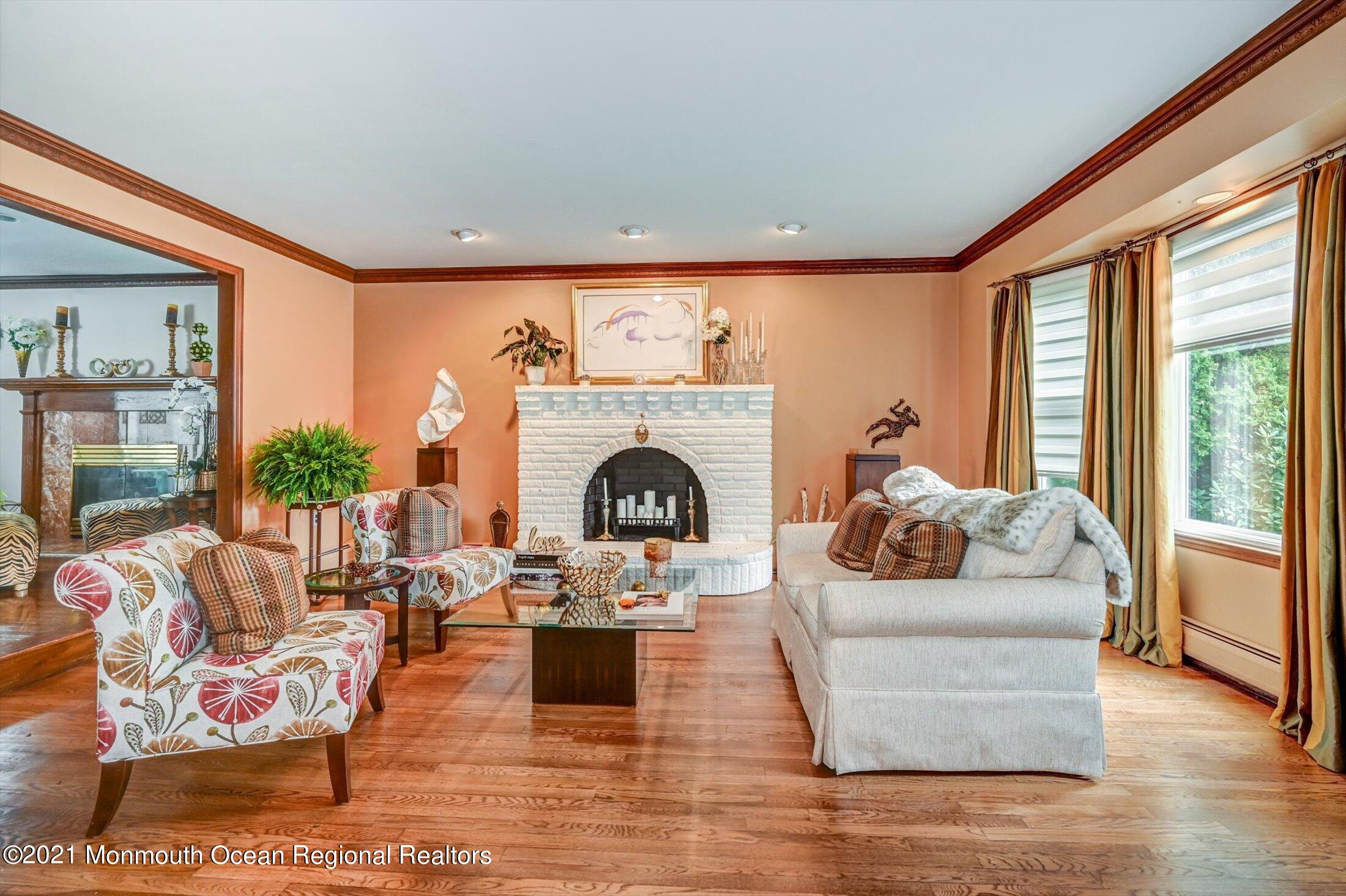 10 Shilling Road Manalapan, NJ 07726 - Photo 11 of 34 LIVING ROOM