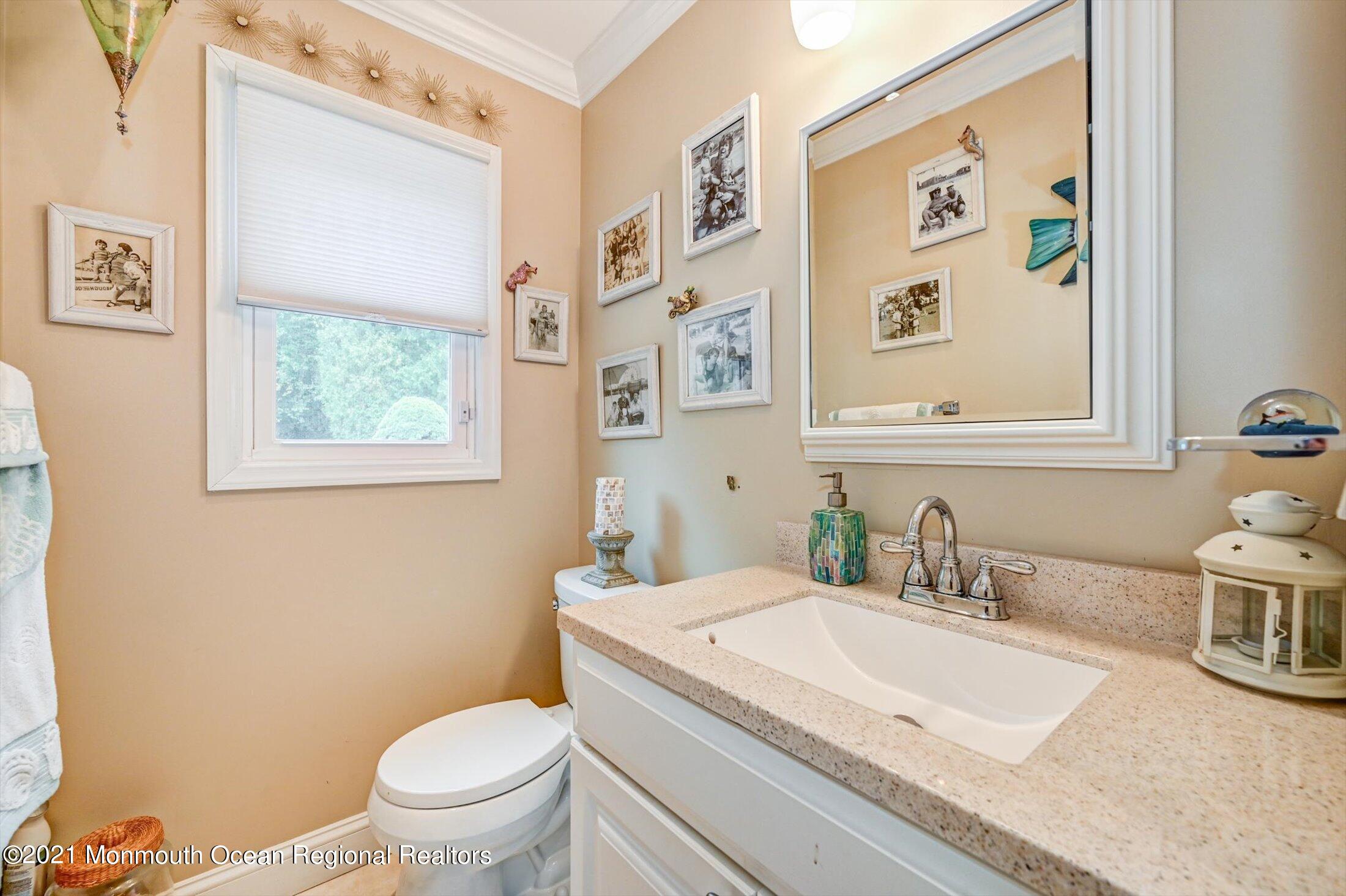 10 Shilling Road Manalapan, NJ 07726 - Photo 26 of 34 POWDER ROOM