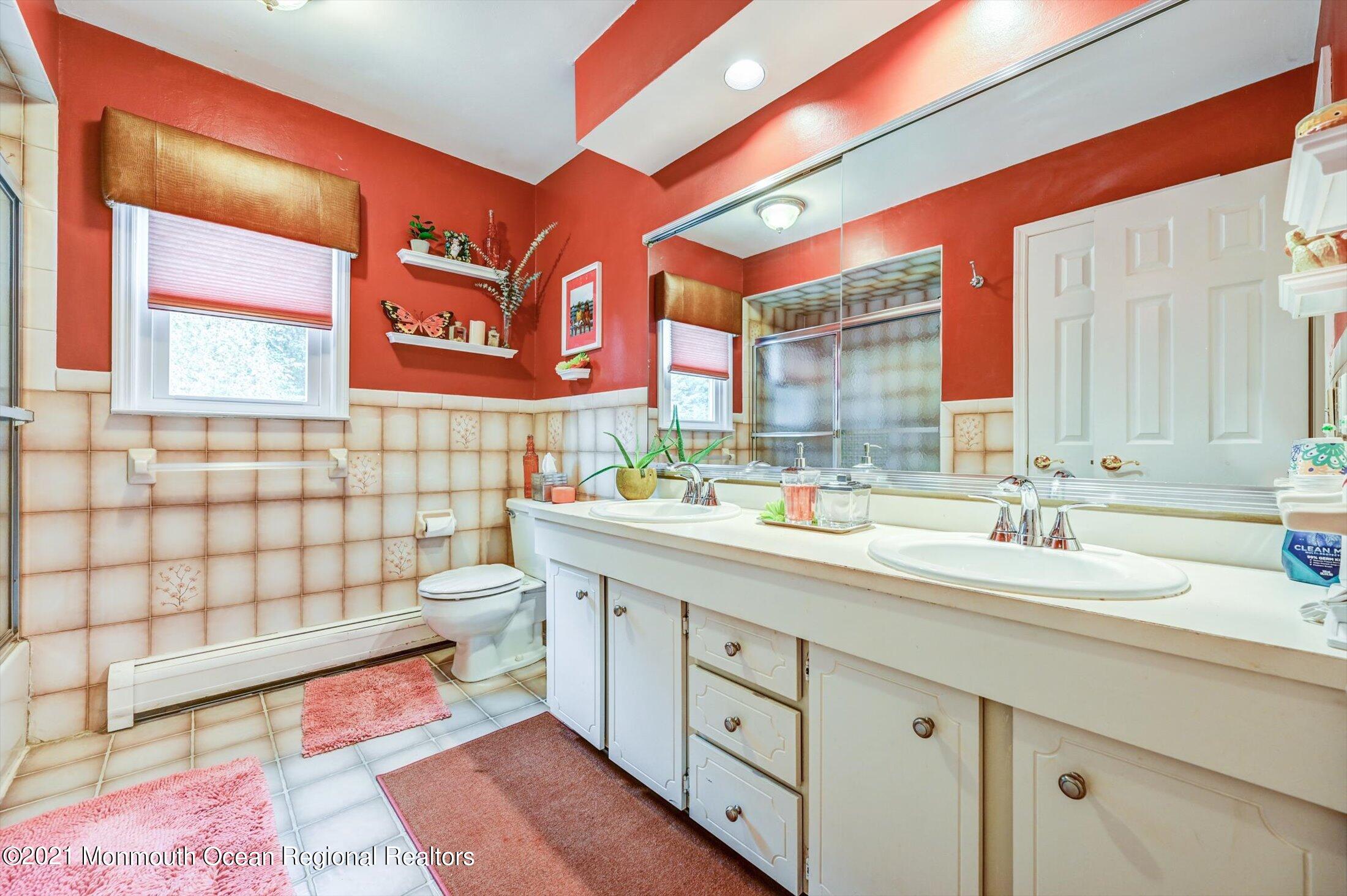 10 Shilling Road Manalapan, NJ 07726 - Photo 27 of 34 MAIN BATH