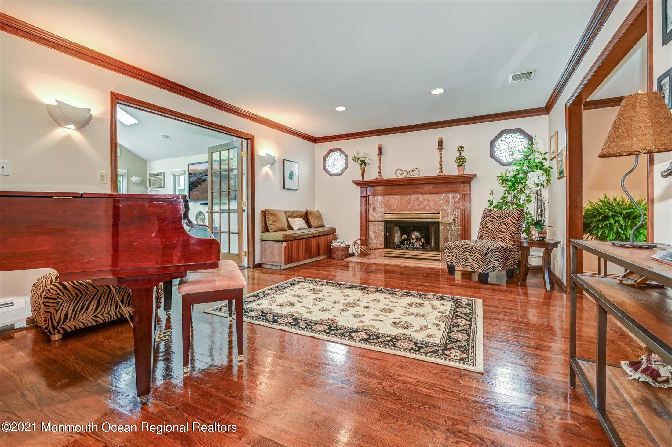 10 Shilling Road Manalapan, NJ 07726 - Photo 8 of 34 FAMILY ROOM