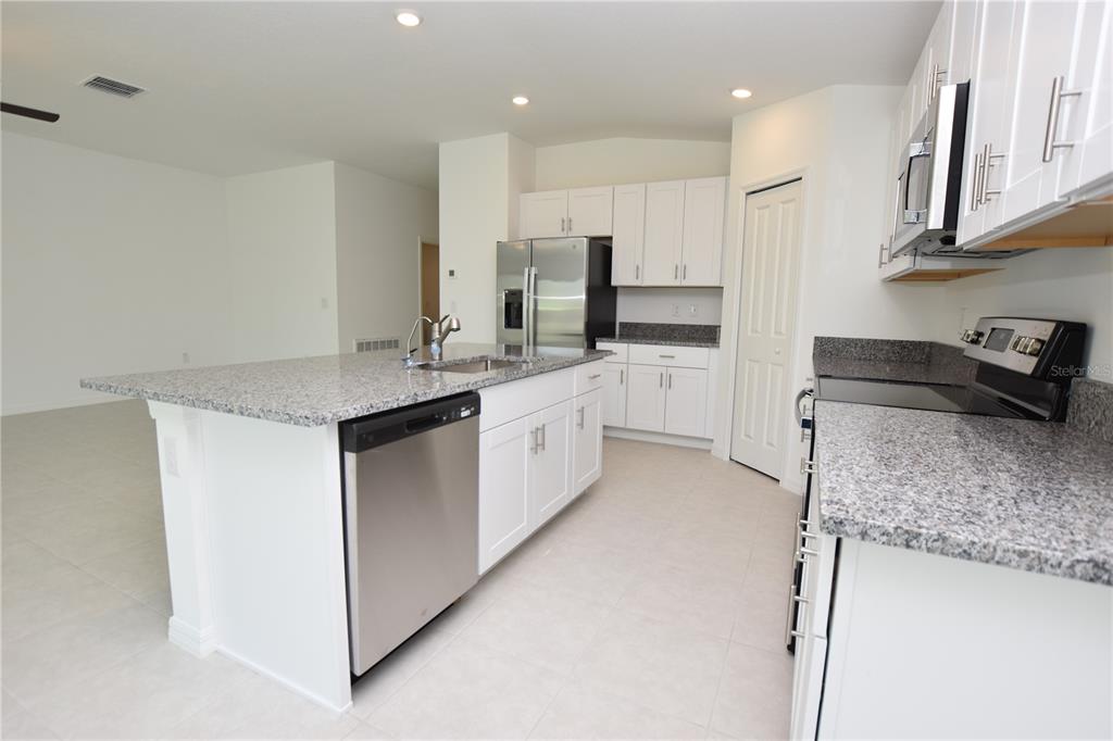 1940 Red Loop Lakeland, FL 33801 - Photo 4 of 35