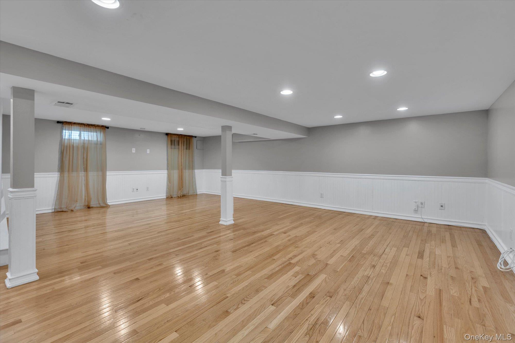568 Plainview Road Plainview, NY 11803 - Photo 16 of 29