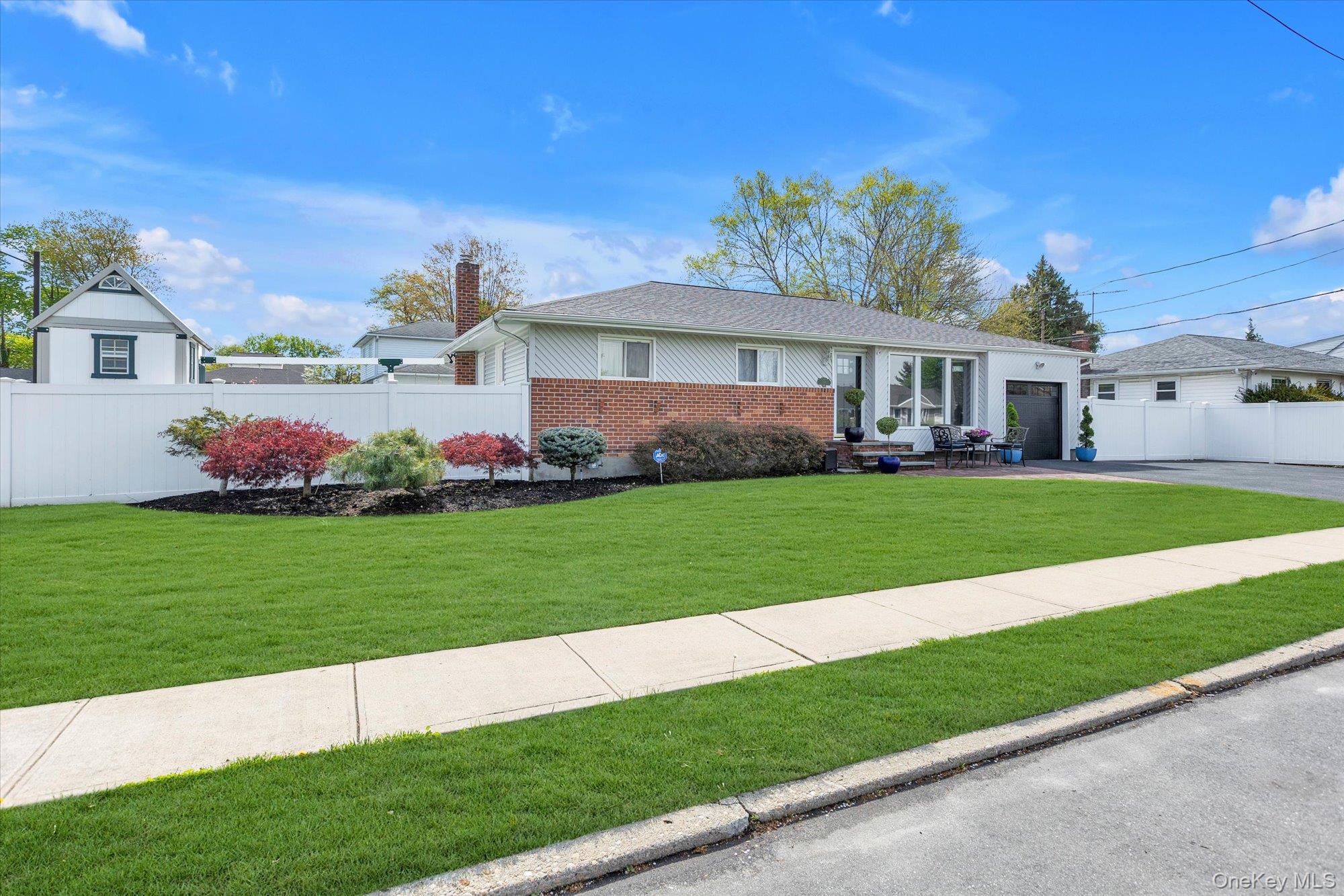 568 Plainview Road Plainview, NY 11803 - Photo 2 of 29