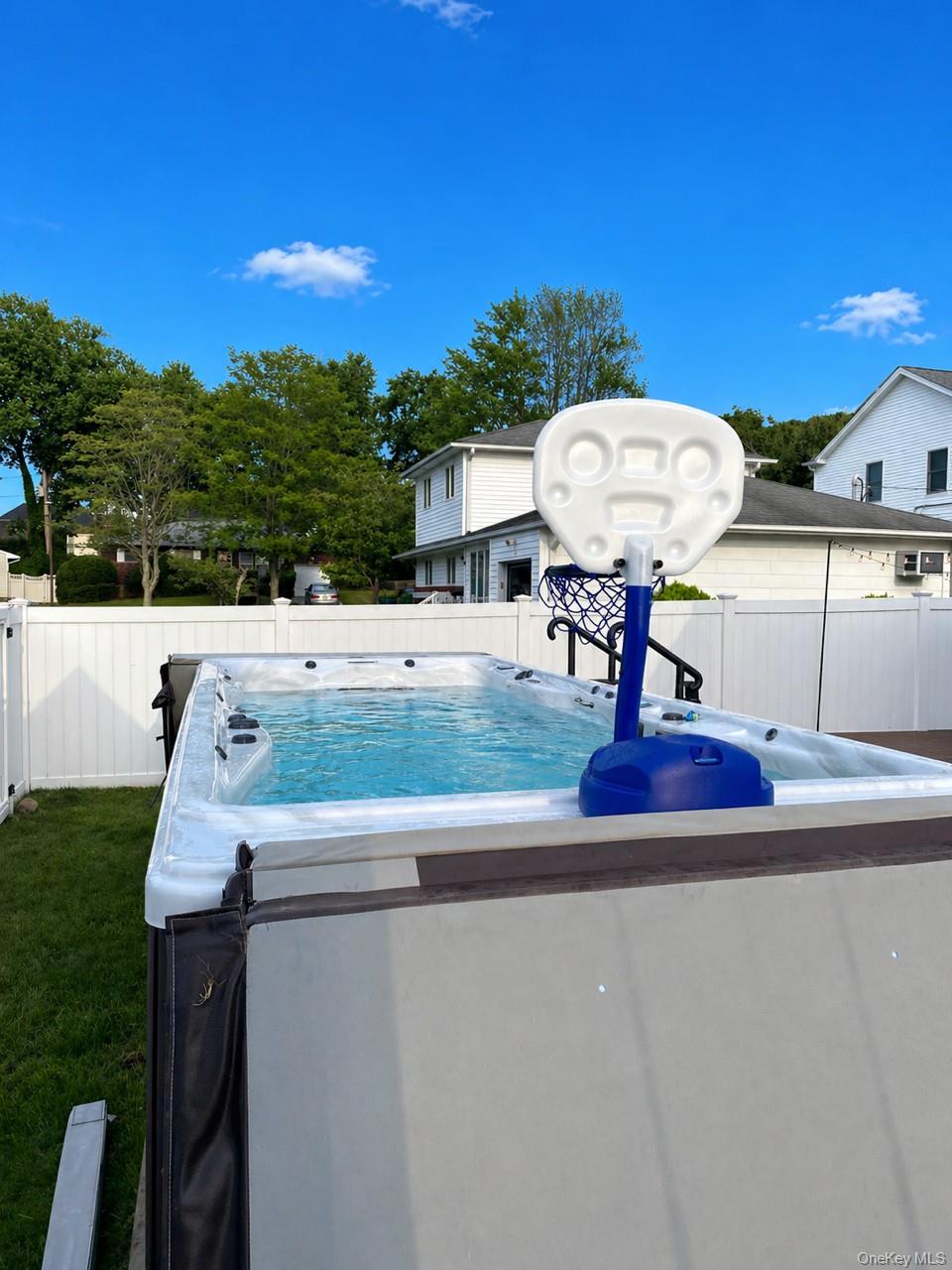 568 Plainview Road Plainview, NY 11803 - Photo 27 of 29