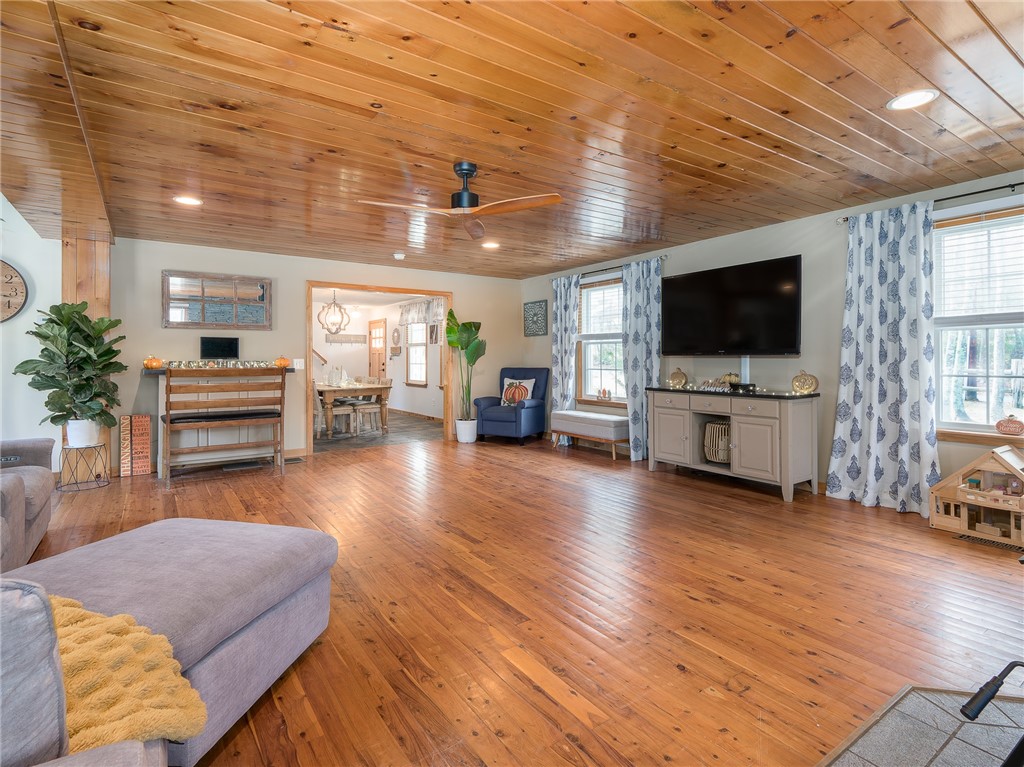 262 Old Rockville Road Hopkinton, RI 02833 - Photo 6 of 40