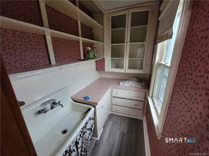 393 Highland Avenue, Unit 2 Waterbury, CT 06708 - Photo 5 of 10 a view of an empty room with a window