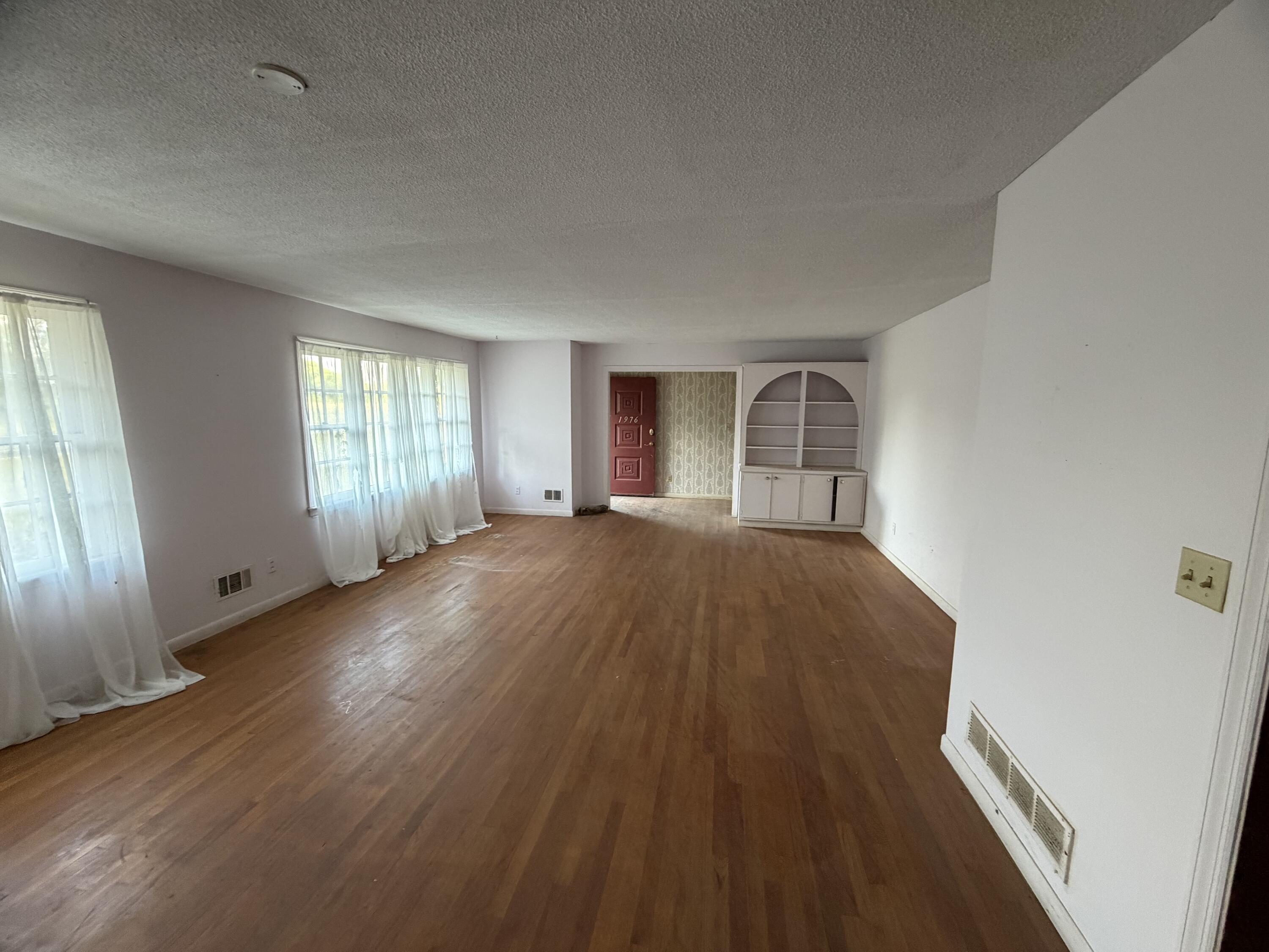 1976 Willow Swamp Road Norway, SC 29113 - Photo 16 of 36 Formal Living Room