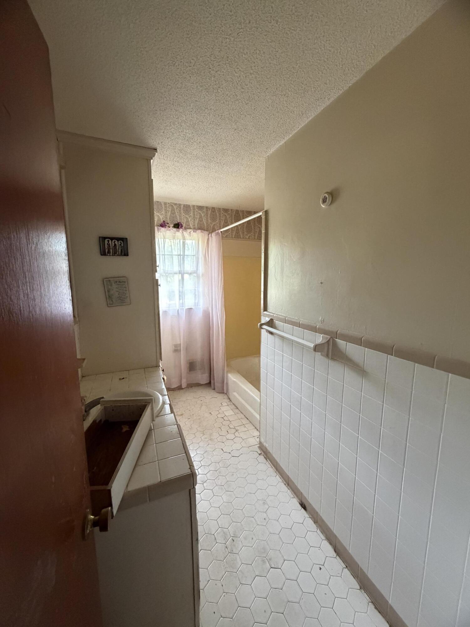 1976 Willow Swamp Road Norway, SC 29113 - Photo 22 of 36 Hall bath