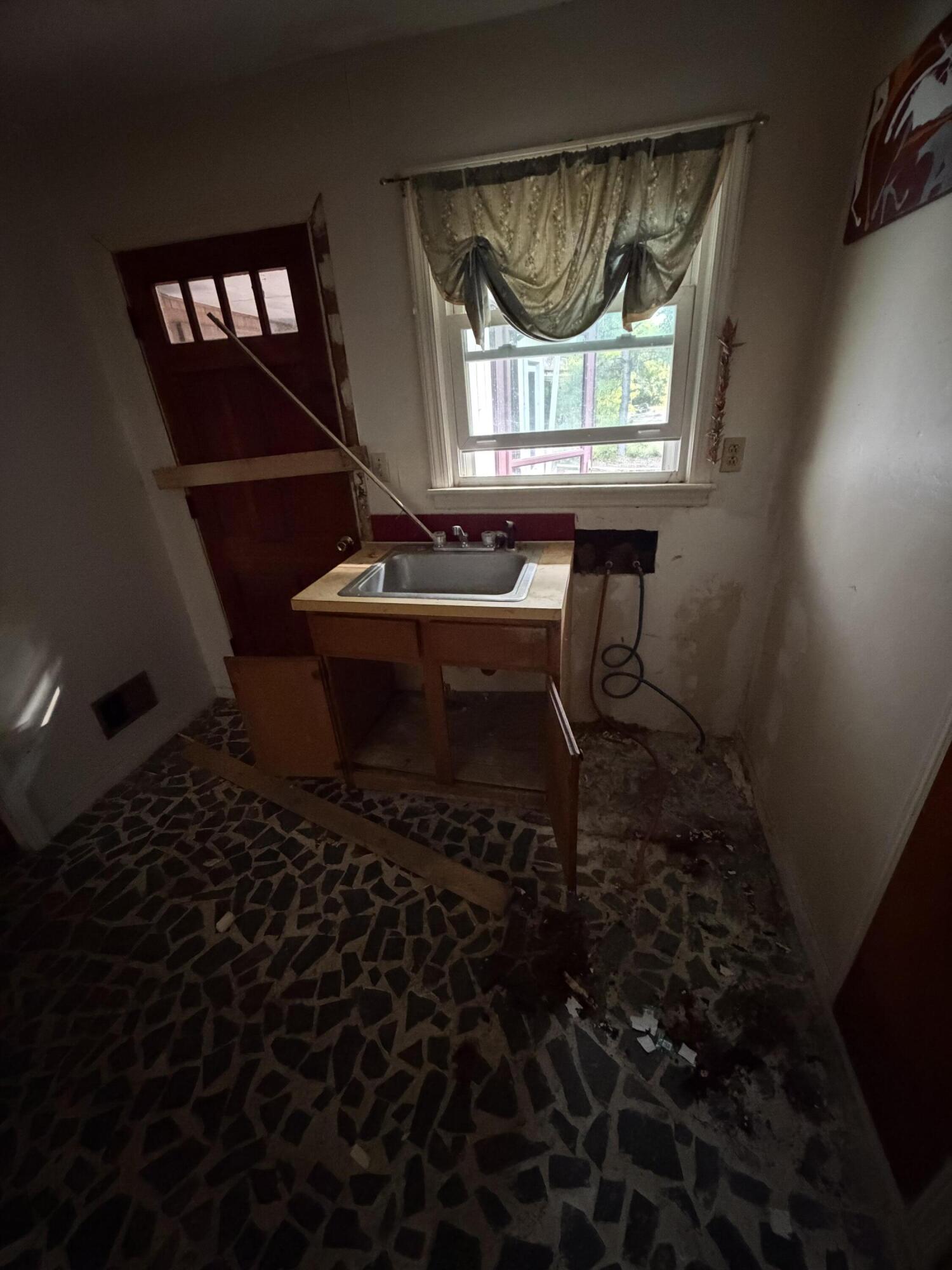 1976 Willow Swamp Road Norway, SC 29113 - Photo 5 of 36 Laundry Room