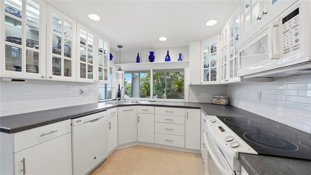 520 Glen Oak Road Venice, FL 34293 - Photo 5 of 6