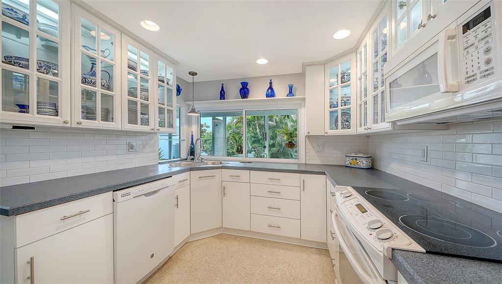 520 Glen Oak Road Venice, FL 34293 - Photo 8 of 31