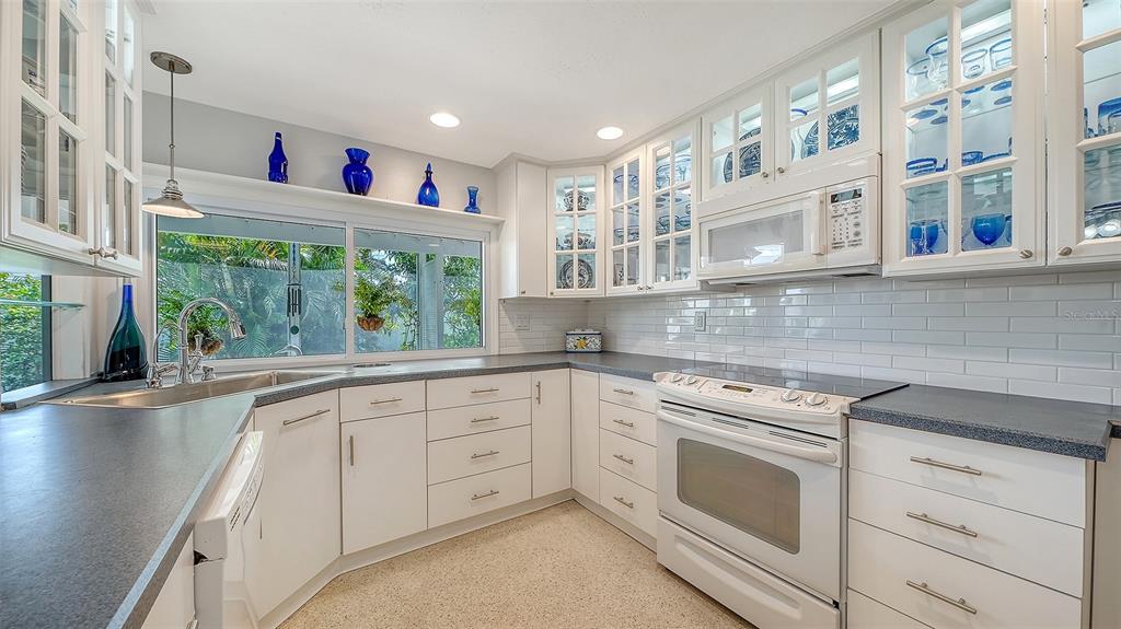 520 Glen Oak Road Venice, FL 34293 - Photo 9 of 31