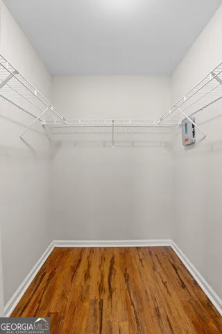 a view of livingroom with furniture