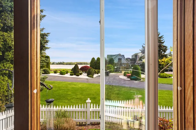 $939,900 | 1 Lighthouse Lane, Old Saybrook, CT 06475