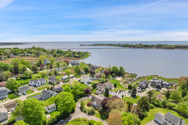 $939,900 | 1 Lighthouse Lane, Old Saybrook, CT 06475