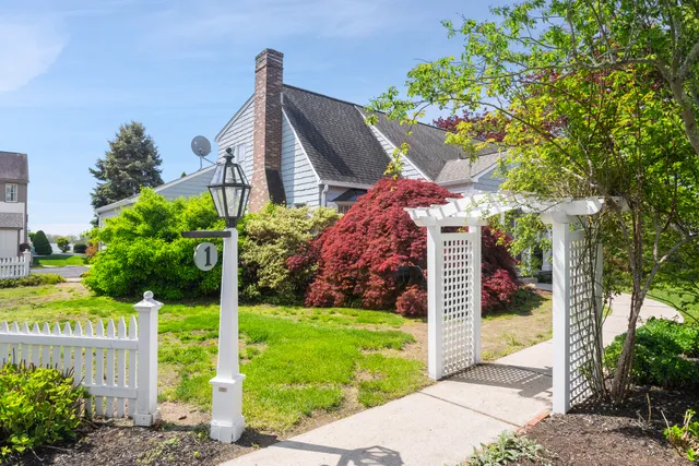 $939,900 | 1 Lighthouse Lane, Old Saybrook, CT 06475