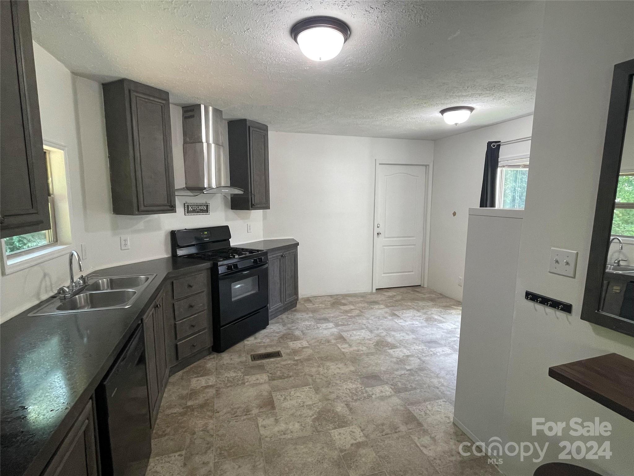 30 Rr 1 Fletcher, NC 28732 - Photo 5 of 31 Gallery Image 5