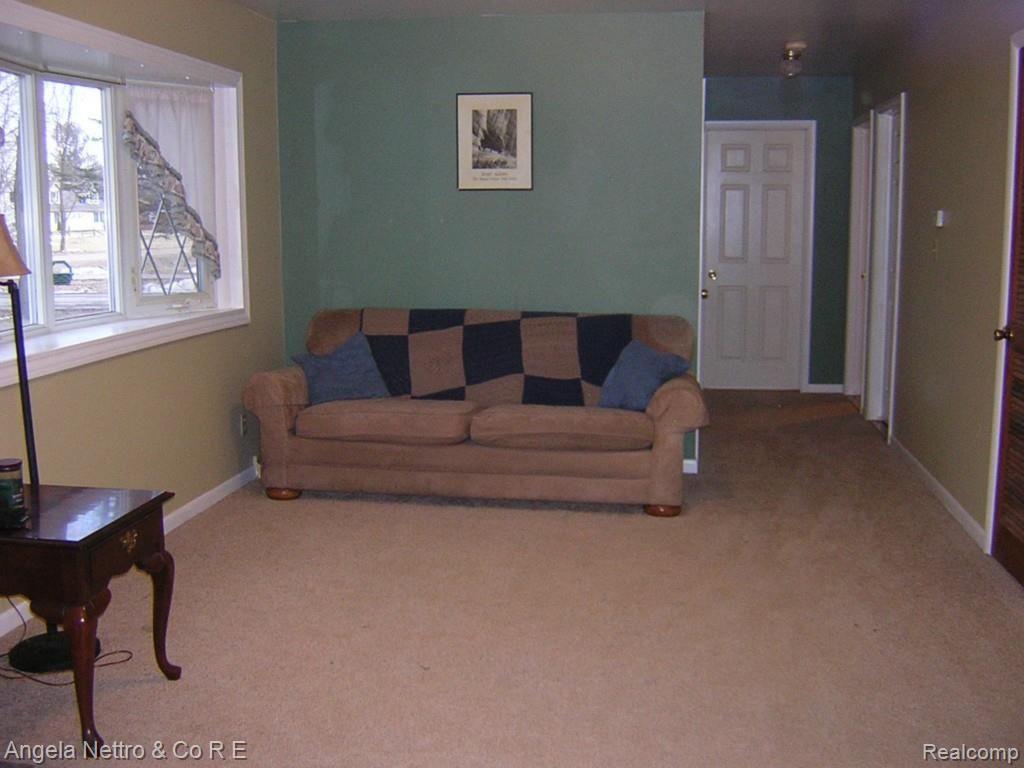 19700 Karr Road Belleville, MI 48111 - Photo 2 of 23 LIVING ROOM