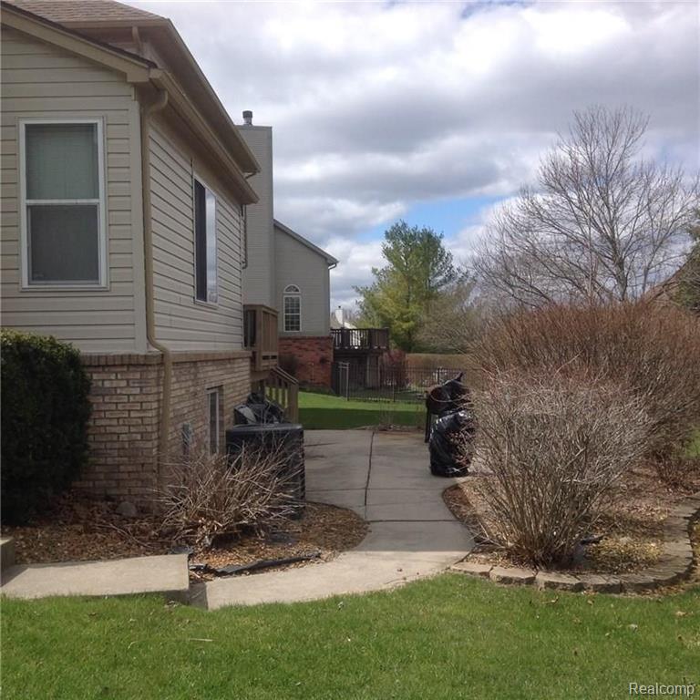 922 Ridgeview Circle Lake Orion, MI 48362 - Photo 7 of 29