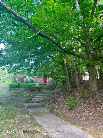 $219,900 | 405 Longwood Drive, Vicksburg, MS 39180