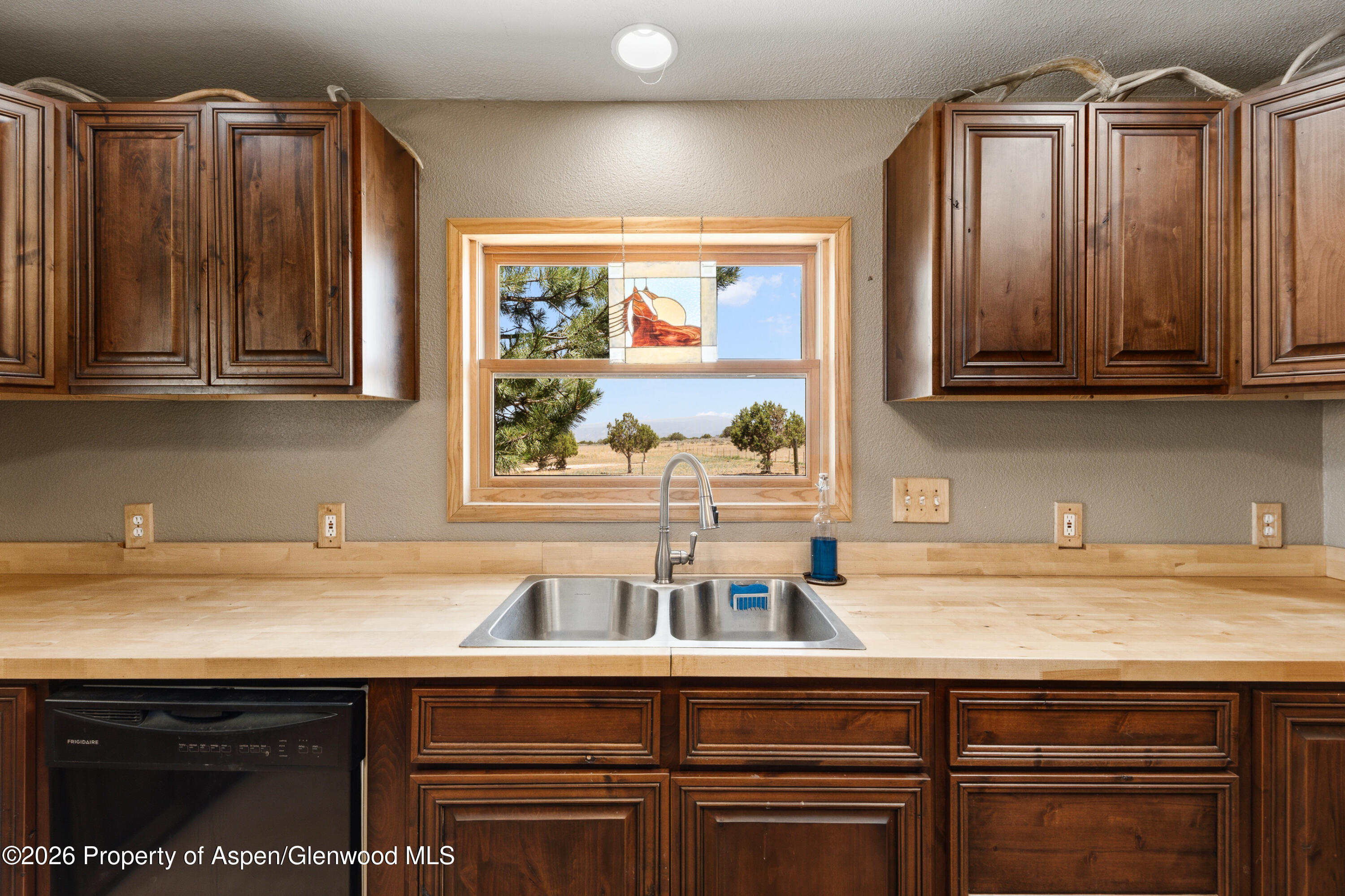 400 Quick Silver Way Rifle, CO 81650 - Photo 17 of 42 Kitchen