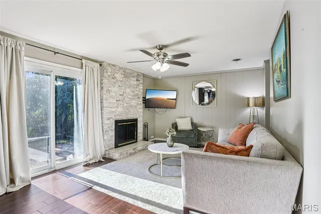 $350,000 | 117 Old Oaks Drive, Ballwin, MO 63011