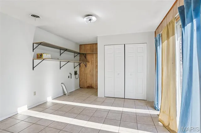 $350,000 | 117 Old Oaks Drive, Ballwin, MO 63011