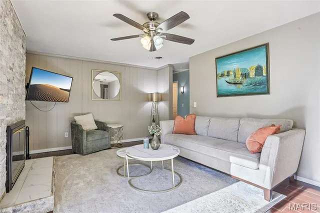 $350,000 | 117 Old Oaks Drive, Ballwin, MO 63011