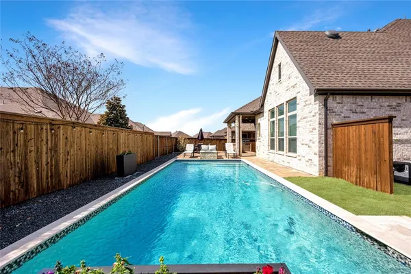 a view of a house with backyard and sitting area