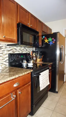 $274,900 | 2633 Ambassador Drive, Ypsilanti, MI 48198