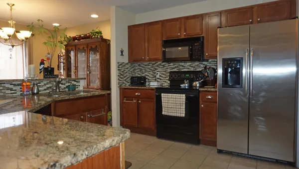 $274,900 | 2633 Ambassador Drive, Ypsilanti, MI 48198