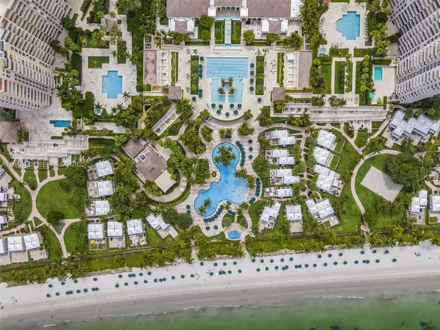 $1,700,000 | 703 Crandon Boulevard, Unit PH3, Key Biscayne, FL 33149