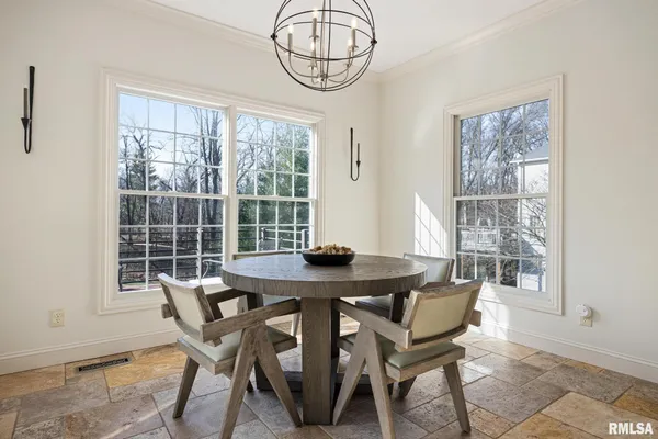 $750,000 | 6531 North Greenwich Place, Peoria, IL 61615