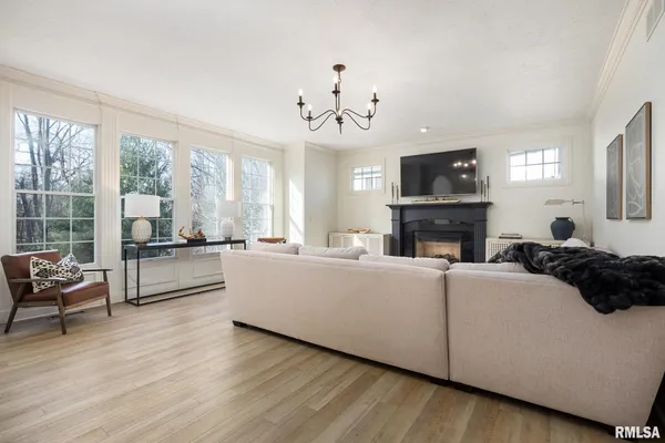 $750,000 | 6531 North Greenwich Place, Peoria, IL 61615