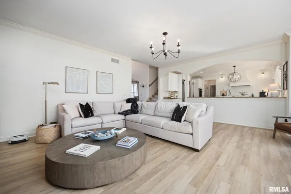 $750,000 | 6531 North Greenwich Place, Peoria, IL 61615