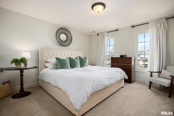 $750,000 | 6531 North Greenwich Place, Peoria, IL 61615