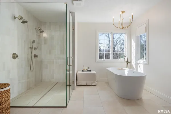 $750,000 | 6531 North Greenwich Place, Peoria, IL 61615