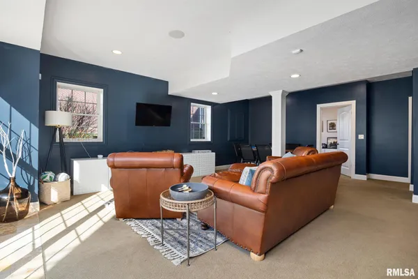 $750,000 | 6531 North Greenwich Place, Peoria, IL 61615