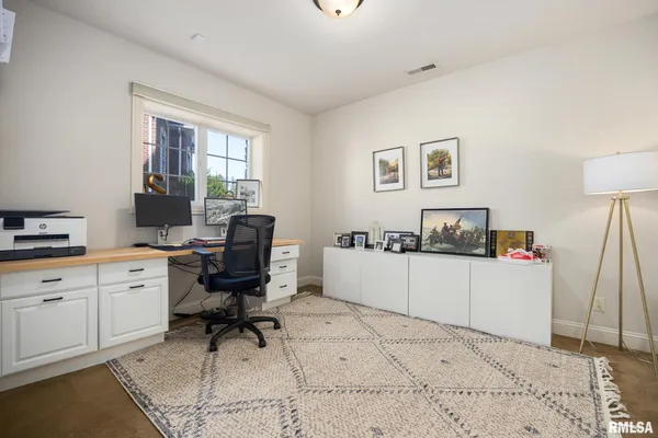 $750,000 | 6531 North Greenwich Place, Peoria, IL 61615