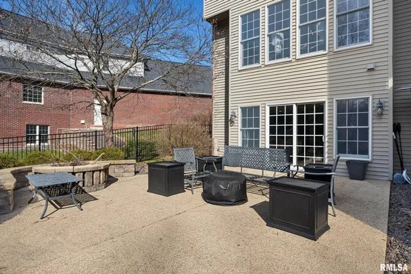 $750,000 | 6531 North Greenwich Place, Peoria, IL 61615