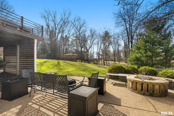 $750,000 | 6531 North Greenwich Place, Peoria, IL 61615